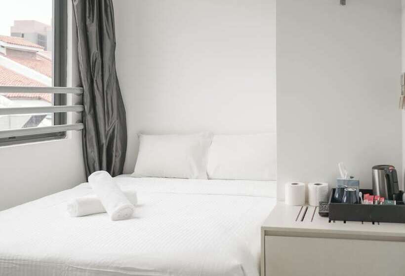 اتاق استاندارد چهار تخته, A Hotel Dickson