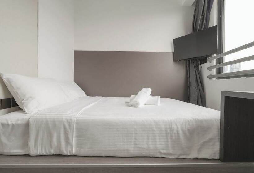 اتاق استاندارد چهار تخته, A Hotel Dickson