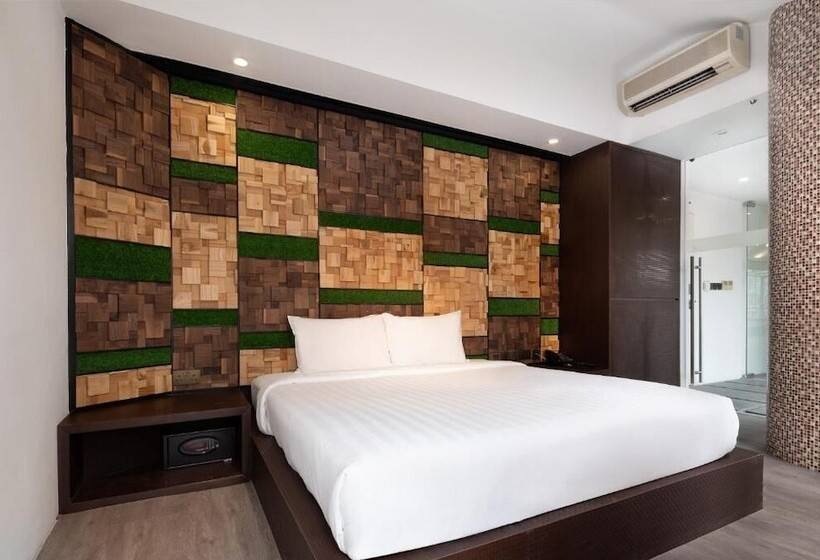 سوییت جونیور, A Hotel Dickson