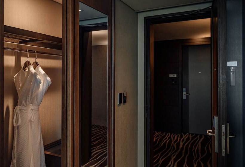 اتاق لوکس با چشم‌انداز, Lotte City Hotel Gimpo Airport