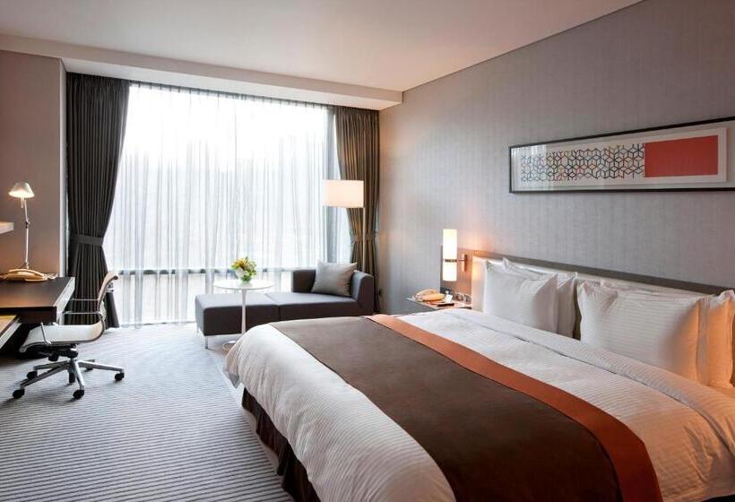 اتاق لوکس با تخت بزرگ, Ramada Plaza By Wyndham Suwon
