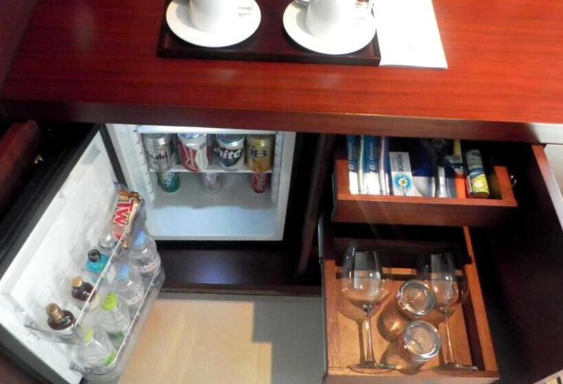 اتاق لوکس با تخت بزرگ, Ramada Plaza By Wyndham Suwon
