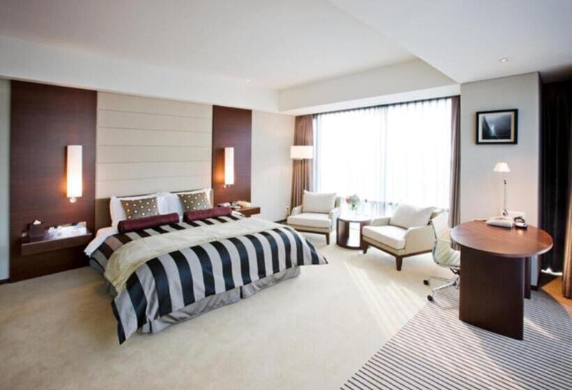 اتاق اجرایی با تخت بزرگ, Ramada Plaza By Wyndham Suwon