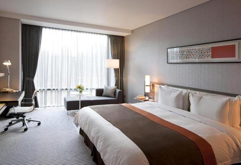 اتاق اجرایی با تخت بزرگ, Ramada Plaza By Wyndham Suwon