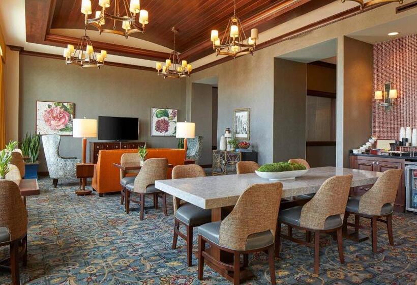 سوییت جونیور, Renaissance Montgomery Hotel & Spa At The Convention Center