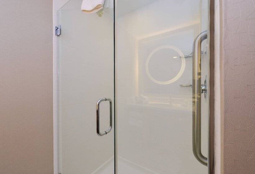 استودیوی استاندارد, Springhill Suites Durham Chapel Hill