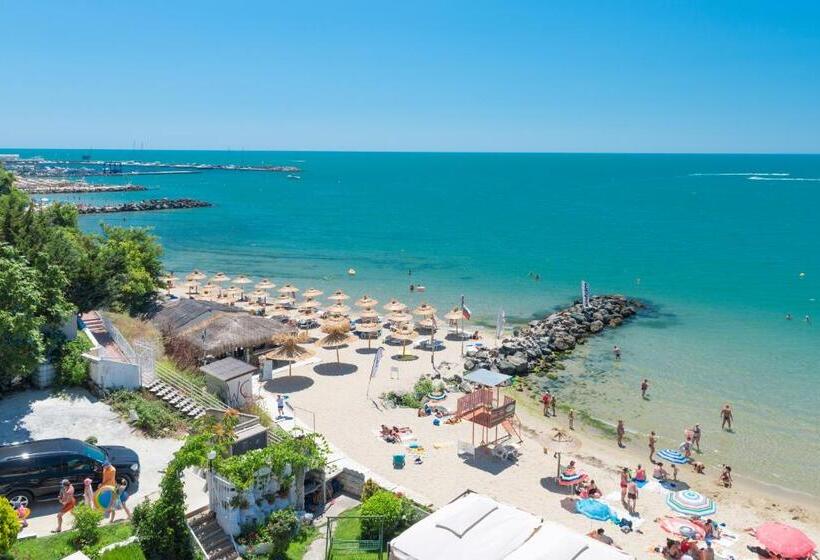 اتاق استاندارد با چشم‌انداز دریا, Iris Beach