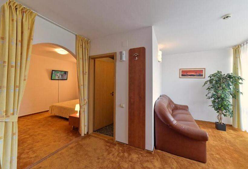 Junior Suite, Oasis