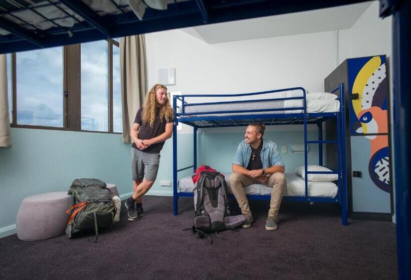 Bed in Shared Room with Shared Bathroom, Yha Sydney Central