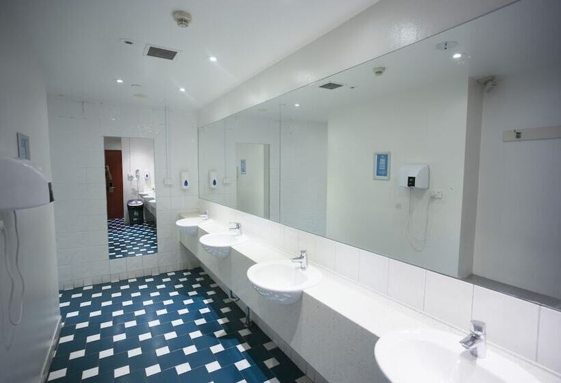 Bed in Shared Room with Shared Bathroom, Yha Sydney Central