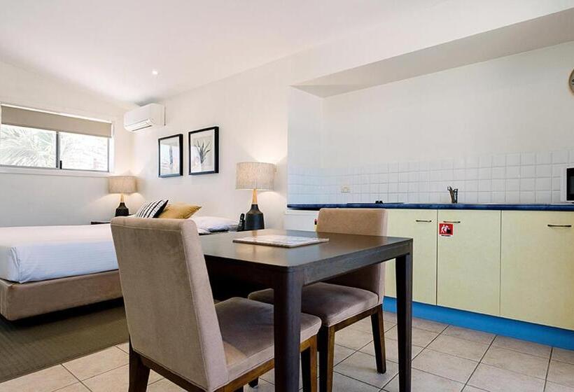 استودیوی استاندارد با چشم‌انداز دریا, The Observatory Self Contained Apartments