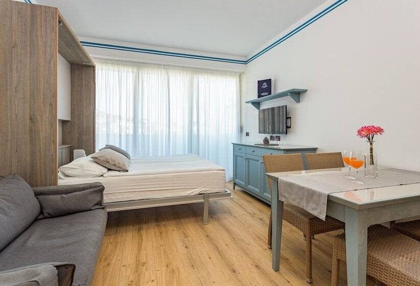 آپارتمان سوپریور 1 خوابه با چشم‌انداز دریا, Family Resort Del Mar