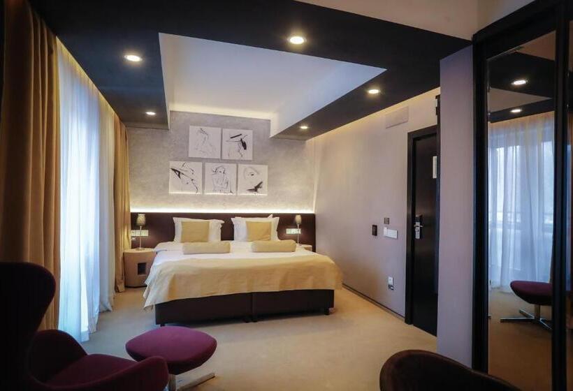 اتاق لوکس با بالکن, Royal Boutique Hotel Poiana Brasov