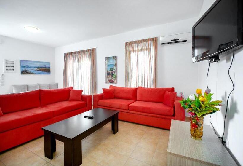 فيلا 3 غرف نوم مزودة بحمام سباحة, Gennadi Gardens Apartments & Villas