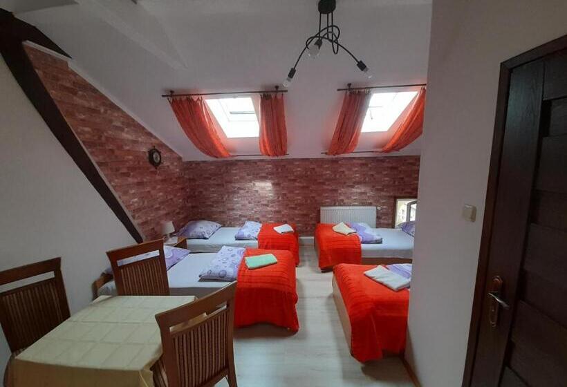 اتاق استاندارد چهار تخته, Green Hostel