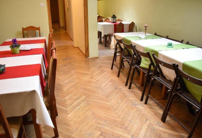 اتاق خانوادگی, Green Hostel