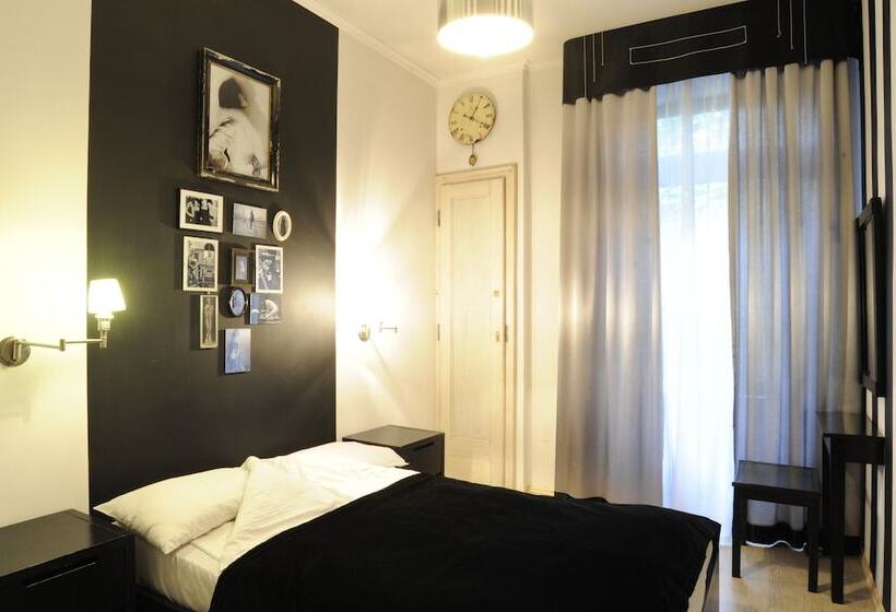 اتاق استاندارد با سرویس بهداشتی مشترک, Hostel Deco
