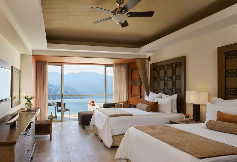 Junior Suite Club, Dreams Vallarta Bay Resort & Spa  All Inclusive