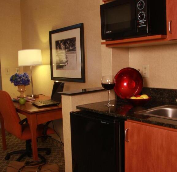 اتاق استاندارد با تخت بزرگ برای معلولان, Holiday Inn Carbondale   Conference Center, An Ihg