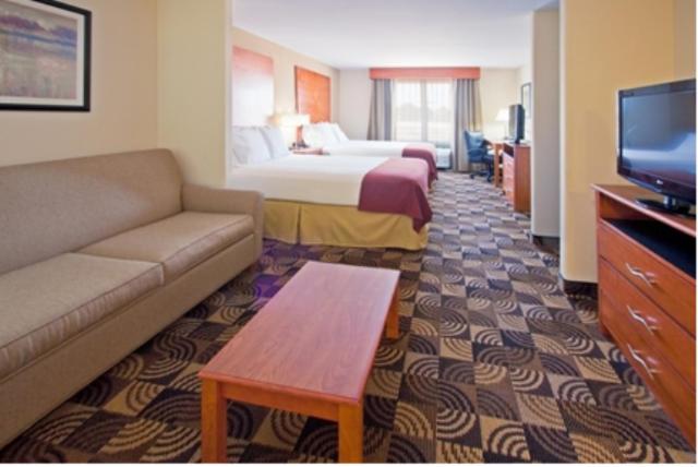 Suite Adapted for people with reduced mobility, Holiday Inn Express  & Suites Bainbridge