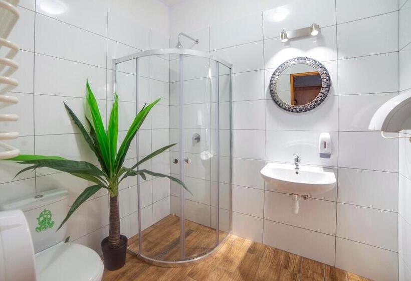 Bed in Shared Room with Shared Bathroom, Let S Rock Party Hostel! Age Limit From 18 Until 40!