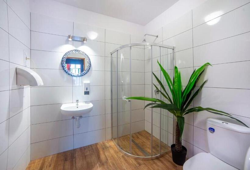 Bed in Shared Room with Shared Bathroom, Let S Rock Party Hostel! Age Limit From 18 Until 40!