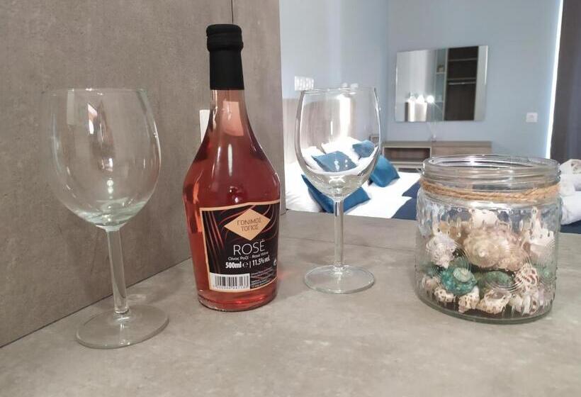 اتاق لوکس با چشم‌انداز باغ, Valentinos Apartments