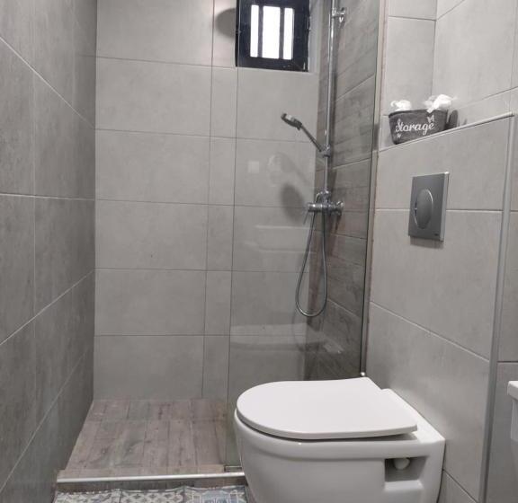 اتاق لوکس با چشم‌انداز باغ, Valentinos Apartments