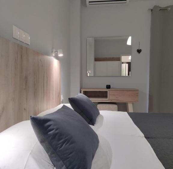 اتاق لوکس با چشم‌انداز باغ, Valentinos Apartments