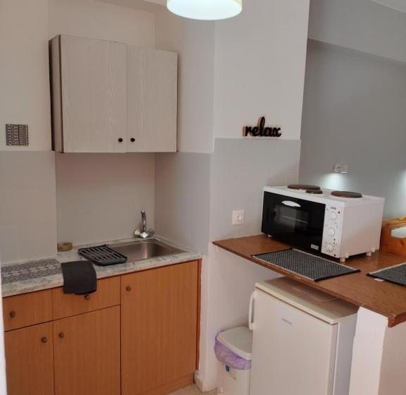 اتاق استاندارد با چشم‌انداز استخر, Valentinos Apartments