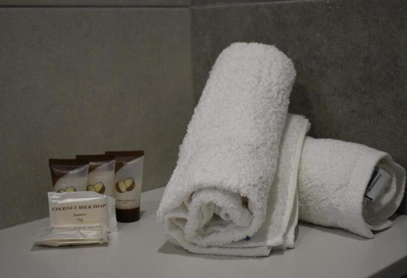 اتاق لوکس با چشم‌انداز باغ, Valentinos Apartments