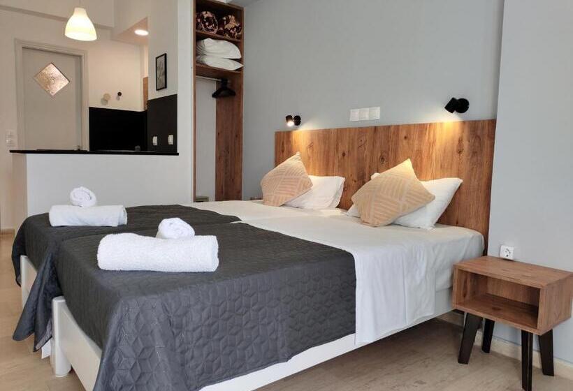 استودیو استاندارد با چشم‌انداز استخر, Valentinos Apartments