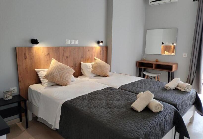 استودیو استاندارد با چشم‌انداز استخر, Valentinos Apartments