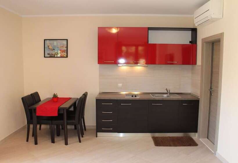 Апартаменты премиум класса с 1 спальней и видом на море, Apartments Logos