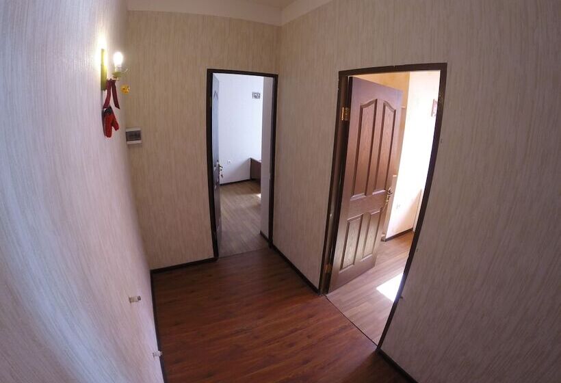 اتاق استاندارد یک تخته با سرویس بهداشتی مشترک, Hostel Glide