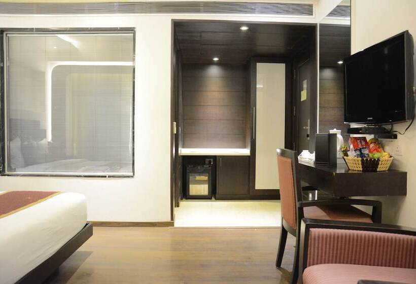 스탠다드 스튜디오, Godwin Deluxe  Near New Delhi Railway Station   Paharganj