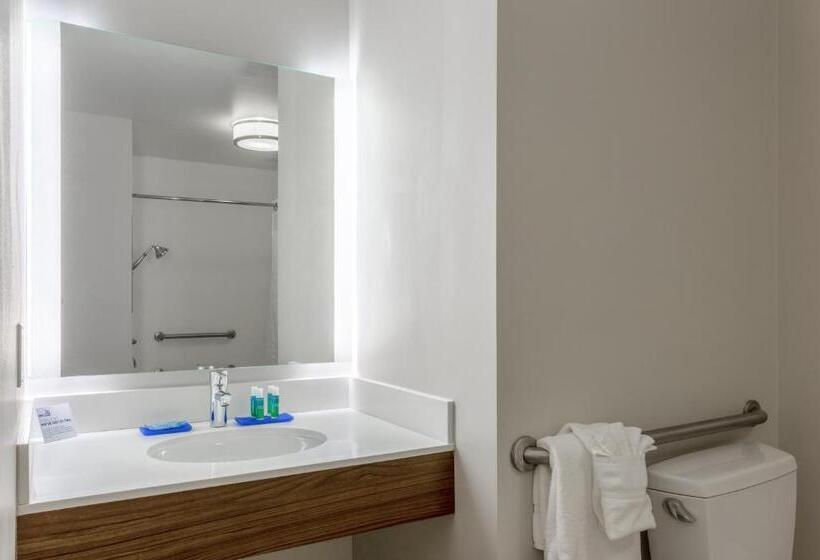اتاق استاندارد با تخت دو نفره بزرگ برای معلولان, Holiday Inn Express & Suites Vandalia, An Ihg
