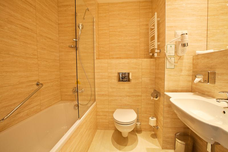 キングサイズベッドのエクゼクティブルーム, Holiday Inn łódź, An Ihg