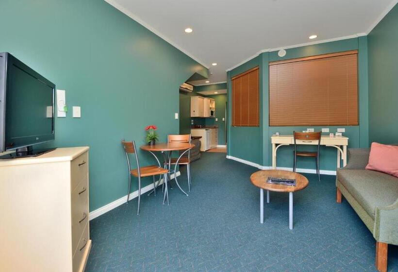 استودیوی استاندارد, Shoreline Motel