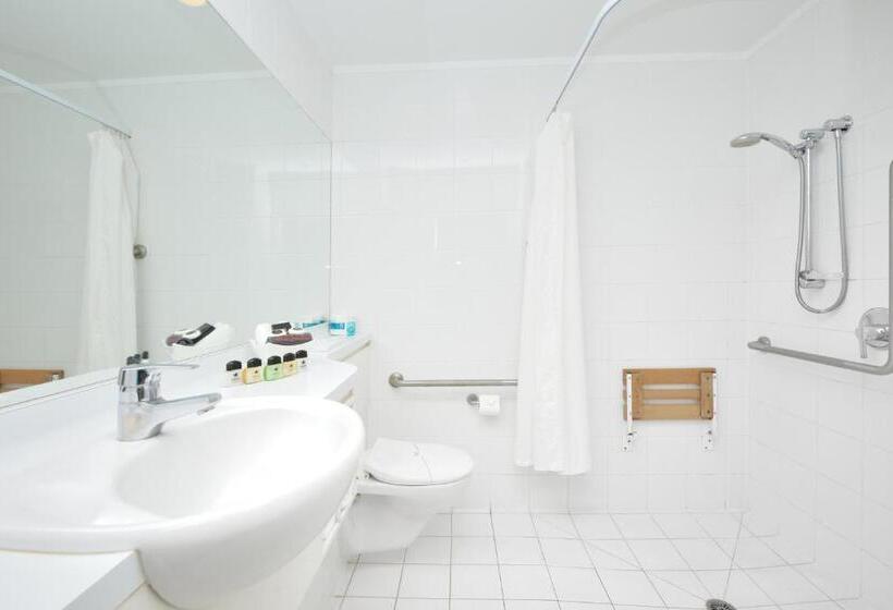سوئیت برای معلولان, Shoreline Motel