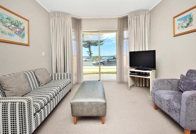 سوئیت برای معلولان, Shoreline Motel