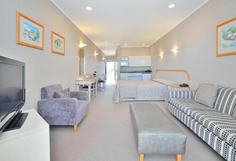 سوئیت برای معلولان, Shoreline Motel