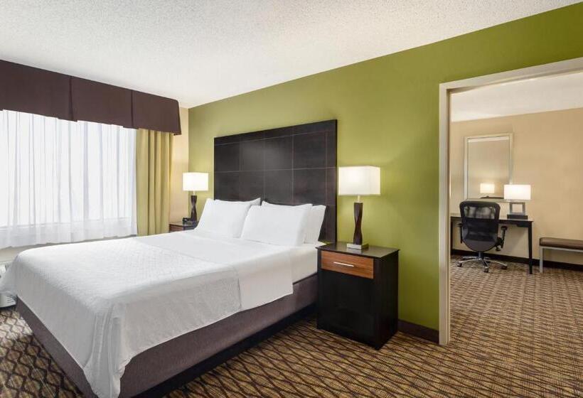 سوییت, Holiday Inn Express Hotel & Suites Edmond, An Ihg