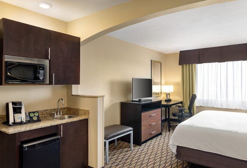 سوییت, Holiday Inn Express Hotel & Suites Edmond, An Ihg