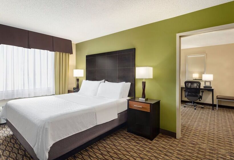 سوییت, Holiday Inn Express Hotel & Suites Edmond, An Ihg