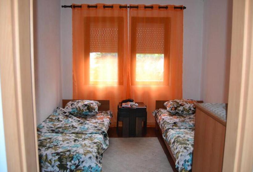 اتاق استاندارد یک تخته با سرویس بهداشتی مشترک, Hostel Valentin
