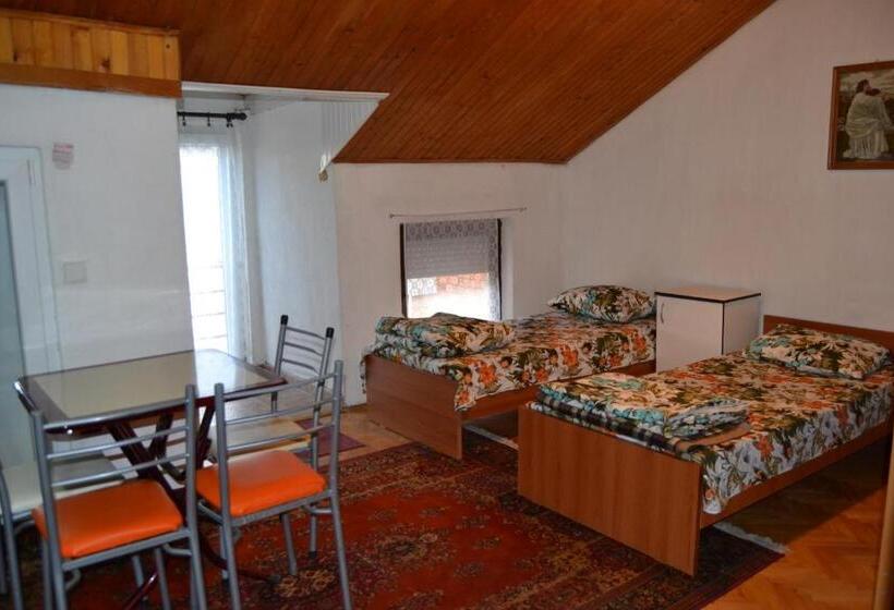 اتاق استاندارد چهار تخته, Hostel Valentin