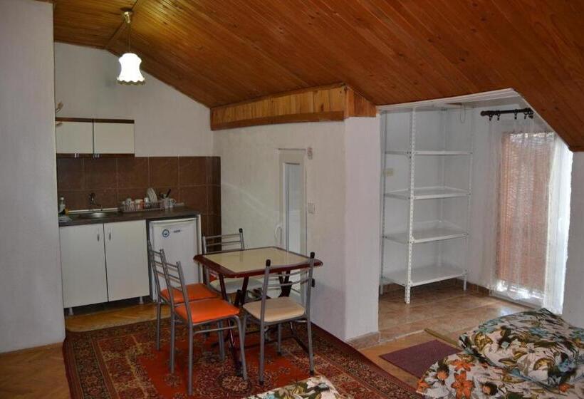 اتاق استاندارد چهار تخته, Hostel Valentin