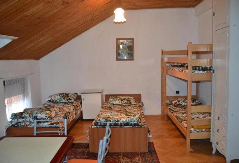 تختخواب در اتاق مشترک, Hostel Valentin