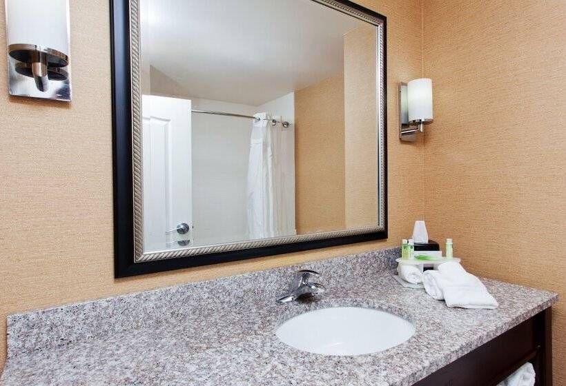 Suite Adapted for people with reduced mobility, Holiday Inn Express  & Suites Jackson Northeast